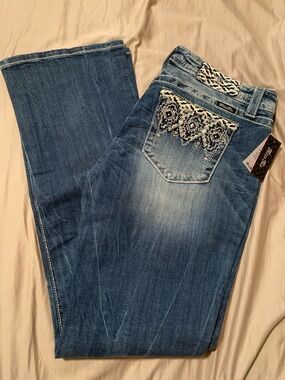NWT Miss Me Blue 33 Bootcut Embroidered Pocket Women's Jeans
